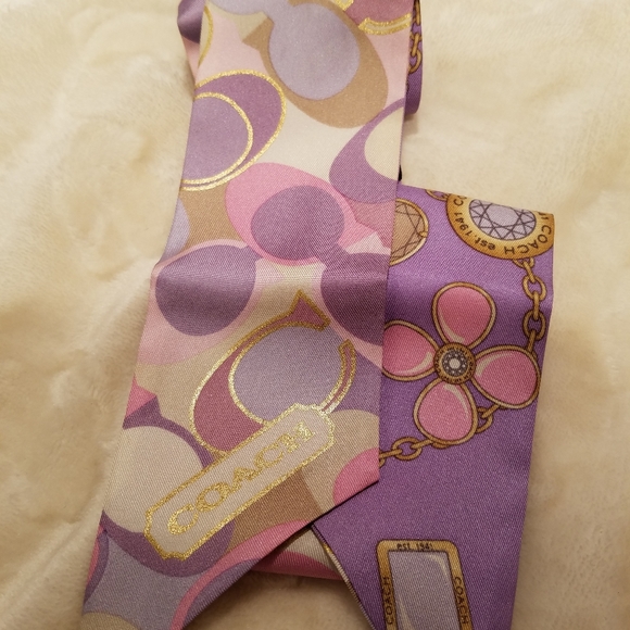 RARE!!! 🍃MINT🍃Coach Jewelry Motif Scarf - Picture 4 of 6